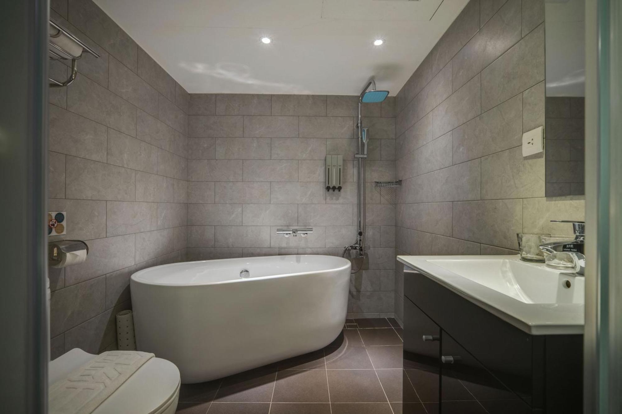 Fun Stay Inn Ximen Taipei Bagian luar foto